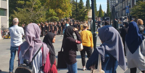 Des étudiantes de l'université de Dunedin (Nouvelle-Zélande) portent des hijabs en solidarité avec les femmes musulmanes