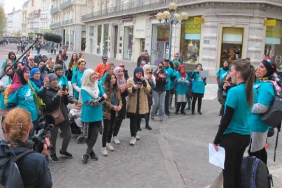 L'association "Alliance citoyenne", qui a soutenu l'entrée en force de femmes musulmanes en burkini dans un piscine de Grenoble vendredi, a perçu des subventions de la ville