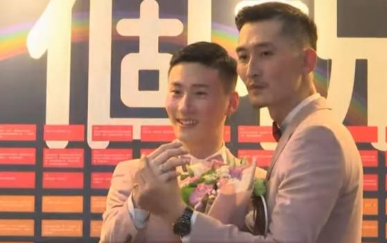 Taïwan célèbre ses premiers mariages entre personnes de même sexe