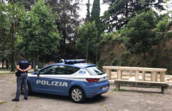 Italie : un migrant récidiviste agresse une femme de 74 ans et lui brise le bras