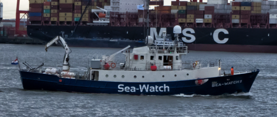 Méditerranée : le navire "Sea Watch" force le blocus des eaux italiennes