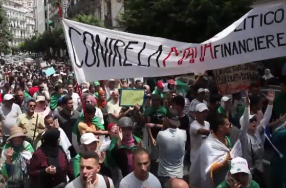 Algérie : délicate transition politique dans un pays toujours en crise