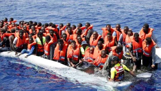 Italie : des canots de secours transportant des migrants arrivent à Lampedusa malgré l'interdiction