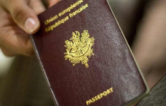 Des passeports volés à Paris vendus à des migrants en Turquie et en Grèce
