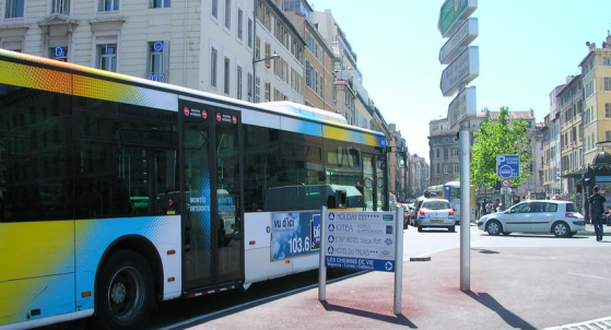 A Marseille, un "bus secret" pour protéger quelques habitants de la populace
