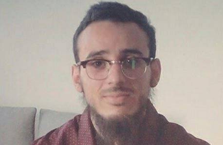 Mohamed H. Medjdoub, l'auteur présumé de l'attentat de Lyon en mai dernier, jette ses excréments sur les gardiens de prison qui lui apportent son repas