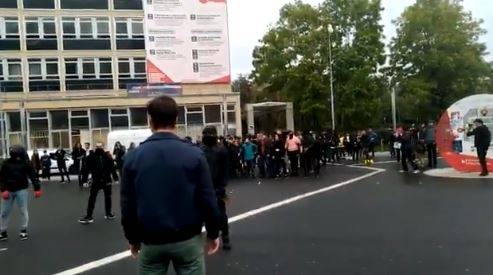 Nanterre : bagarre générale entre des étudiants de la "Cocarde Étudiante" et des militants d'extrême-gauche armés venus les attaquer (Vidéo)