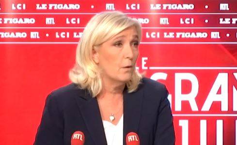 Marine Le Pen (RN) : "Je souhaite que le voile soit interdit dans l'intégralité de l'espace public et je le souhaite depuis des années"