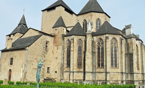 Pyrénées-Atlantiques : la cathédrale d'Oloron-Sainte-Marie victime d'une attaque à la voiture-bélier