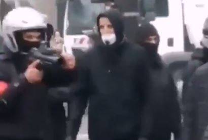 Acte 53 des Gilets jaunes : des vidéos montrant des policiers de la BAC déguisés en Black Blocs provoquent l’indignation (Vidéo)