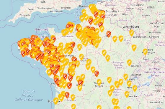 Sept des huit raffineries françaises en grève, plus de 200 stations-service en rupture totale de carburant