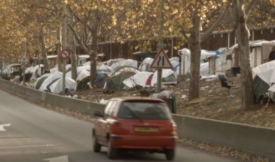 Paris: situation explosive dans le bidonville de la porte d'Aubervilliers (Vidéo)