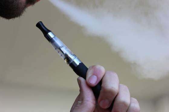 Cigarettes électroniques : l’OMS confirme leur nocivité, même pour les non-utilisateurs