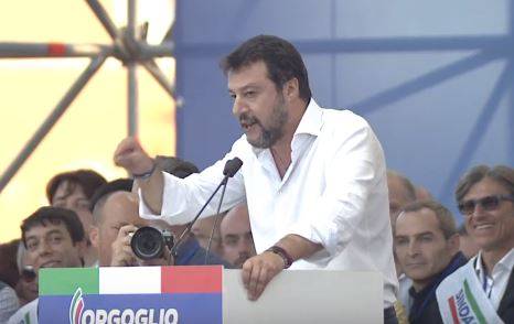 Matteo Salvini risque jusqu'à quinze ans de prison pour avoir bloqué 116 migrants à bord d’un bateau l'an dernier (Vidéo)