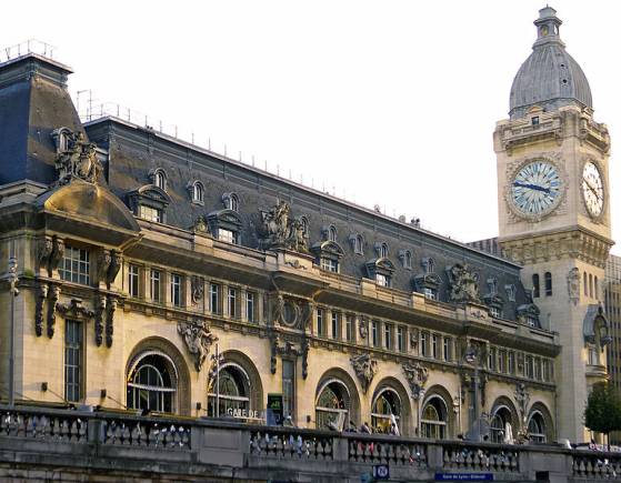 Paris : la station Gare de Lyon évacuée après des échauffourées et des incendies allumés en marge d'un concert d'une star congolaise, annonce la préfecture