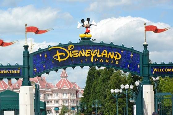 Coronavirus : Disneyland Paris licencie des centaines de salariés en CDD, sans indemnités, pour "force majeure"