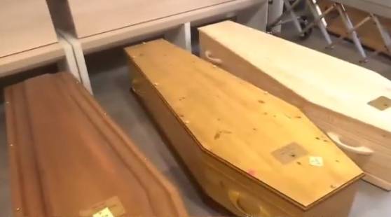 La préfecture de police de Paris facture 250€ aux familles des défunts dont les cercueils sont entreposés à Rungis et 50€ pour s’y recueillir 1 heure