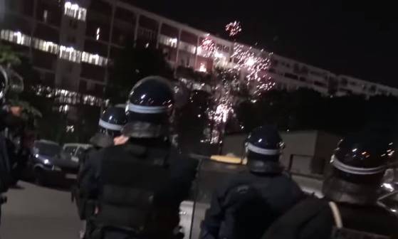 Nouvelle nuit de tensions en banlieue parisienne. Une école endommagée par un incendie