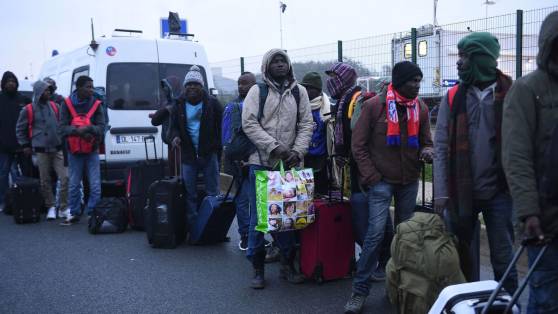Calais : Affrontements entre migrants et forces de l’ordre, deux policiers et deux gendarmes blessés