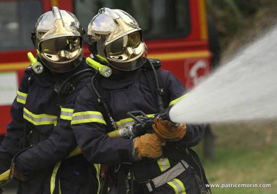 Bobigny : un incendie suspect détruit un entrepôt de textiles et de masques chirurgicaux