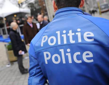 Belgique: Deux policiers blessés lors d'échauffourées à Saint-Gilles. La police a désormais la consigne de quitter les lieux en cas de confrontation (Vidéo)