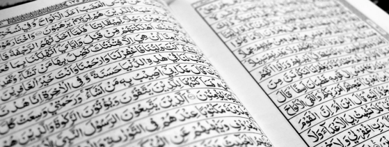 Le gouvernement choisit une élève qui lit le Coran pour illustrer ses aides aux étudiants