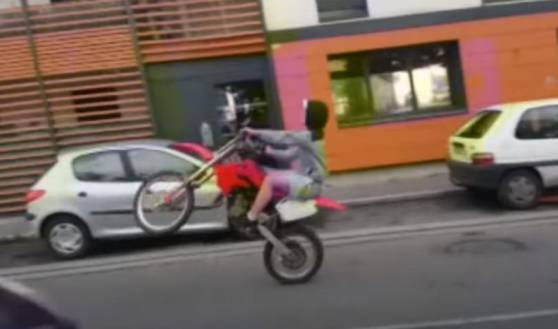 Strasbourg: un individu à motocross blesse deux jeunes filles lors d'un rodéo sauvage et prend la fuite