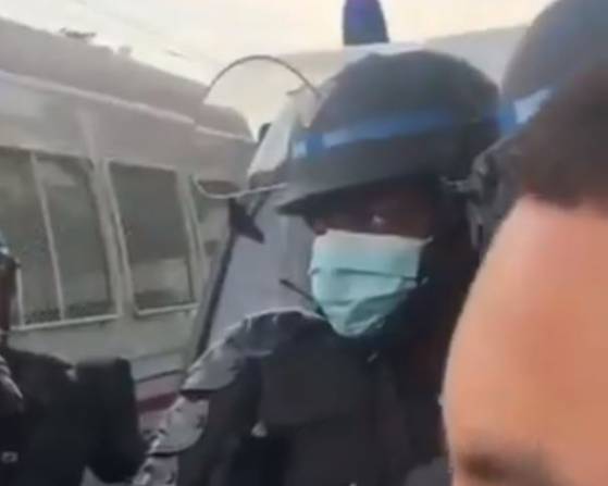 Un policier noir traité de « vendu » lors de la manifestation pour Adama Traoré (Vidéo)