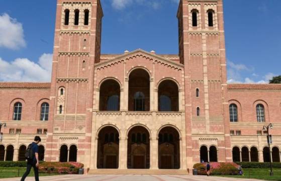 États-Unis: les étudiants d'une université californienne demandent le licenciement des professeurs qui refusent de dispenser les élèves noirs d’examens finaux suite au décès de George Floyd