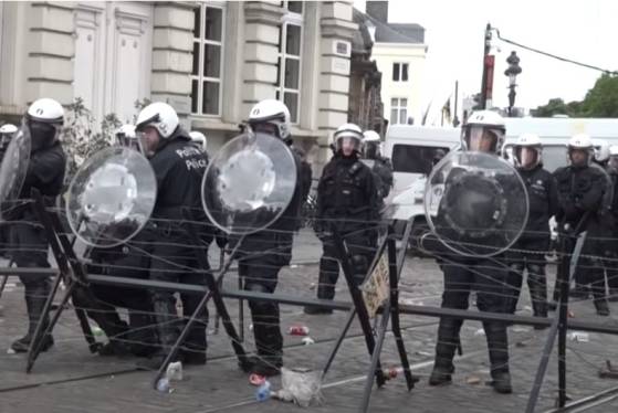 Belgique: des syndicats de police déposent un préavis de grève pour la zone de Bruxelles après que 37 fonctionnaires ont été blessés au cours d’une manifestation contre les « violences policières »