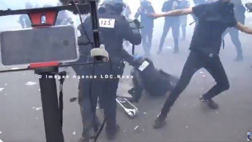 Manifestations contre les "Violences policières". De nouvelles images d'agressions de policiers dévoilées par le syndicat des commissaires de police (Vidéo)