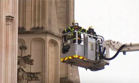 Incendie de la cathédrale de Nantes : "3 départs de feu à des endroits différents" ont été signalés. La piste criminelle n'est pas écartée