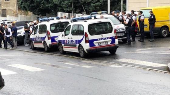 A Lyon, des policiers rendent hommage à Axelle Dorier, renversée par une voiture et traînée sur 800 mètres