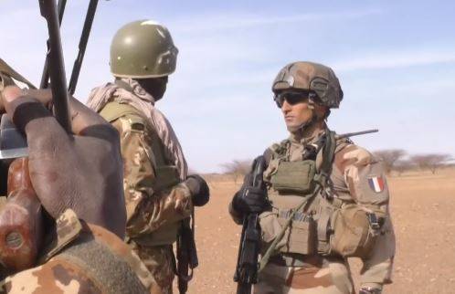 Mali: un soldat français tué et deux autres gravement blessés dans des combats contre des groupes armés