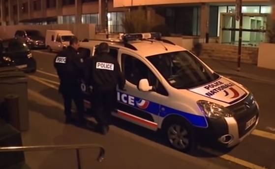Lyon: la police interpelle un voleur de portable et se retrouve face à une centaine de personnes. Un policier blessé à l'oeil