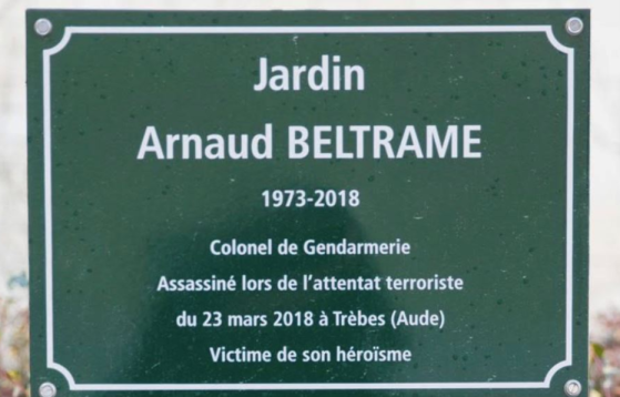 Pourquoi la plaque en hommage à Arnaud Beltrame fait polémique