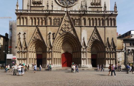 Lyon: arrestation d'un individu qui menaçait de «tuer tout le monde avec une kalachnikov» et de mettre le feu à la cathédrale