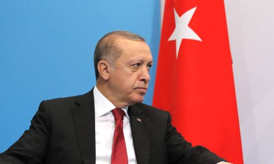 Tensions entre la France et la Turquie : "Erdogan a désigné Macron comme son ennemi, il est obligé de répondre", selon l'essayiste Hakim El Karoui