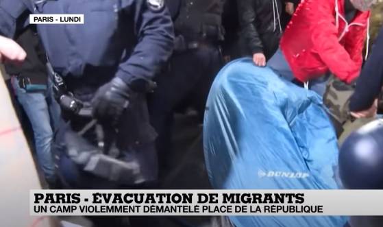 Un sondage révèle que 74% des Français approuvent l'évacuation musclée de migrants survenue place de la République à Paris le 23 novembre