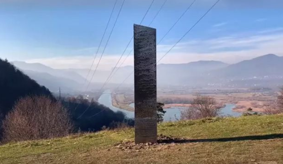 Un mystérieux monolithe est également apparu en Roumanie