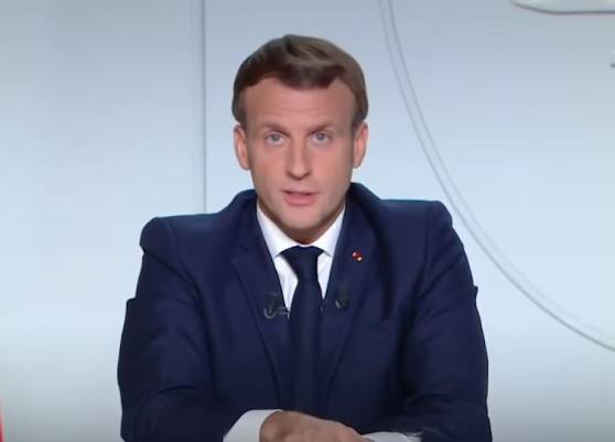 Emmanuel Macron n'exclut pas de prendre des mesures restrictives et dissuasives pour les Français voulant partir skier à l'étanger