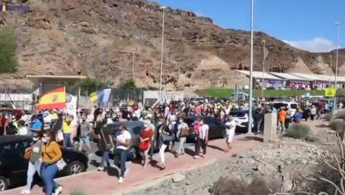 Invasion de migrants aux îles Canaries : la population commence à se révolter, un maire lance un ultimatum au Gouvernement