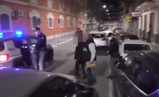 Italie : coup de filet contre un réseau international d'immigration clandestine (Vidéo)