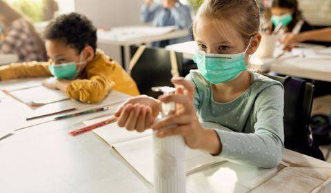 Covid-19 : les enfants pourront ne pas aller à l'école jeudi et vendredi pour limiter les risques de contamination avant Noël