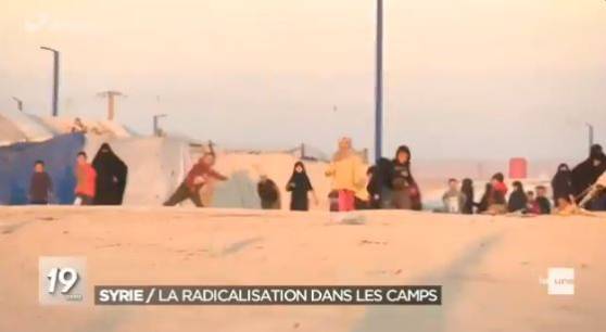 En visite humanitaire dans le camp d'Al-Hol en Syrie, des députés Belges et des journalistes sont caillassés par des enfants de djihadistes (Vidéo)