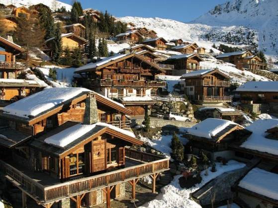Suisse: 200 touristes britanniques en quarantaine dans une station de ski s'enfuient en pleine nuit