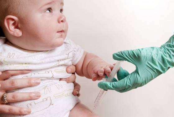 Covid-19 : Alain Fischer, en charge de la stratégie vaccinale en France, évoque la possibilité de devoir vacciner les enfants face au variant britannique