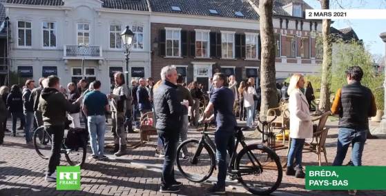 Pays-Bas : rassemblement bière à la main et sans masques pour la réouverture des terrasses