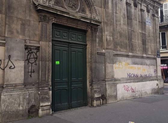 Paris: l'église Saint-Leu-Saint-Gilles, classée monument historique, recouverte de tags féministes et anarchistes