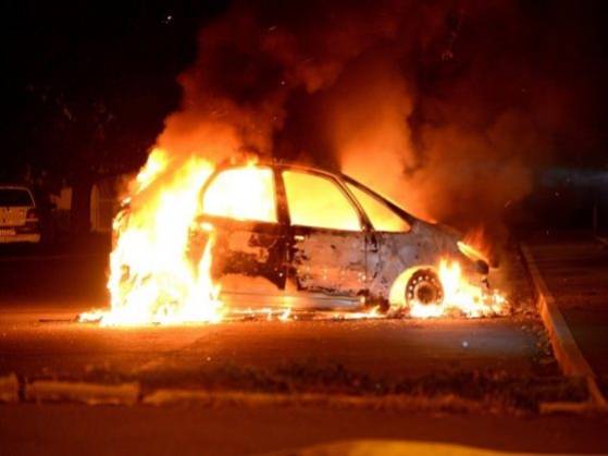 Tirs de mortiers, voitures brûlées: septième jour d'émeutes dans la métropole lyonnaise